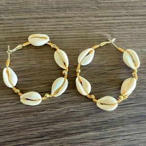 VICI shell hoop earrings